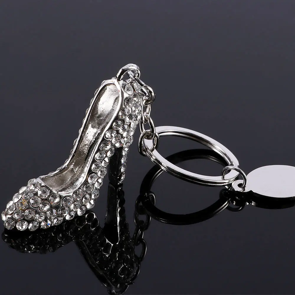 Металлический брелок стразы на высоком каблуке блестящий с подвеской в виде