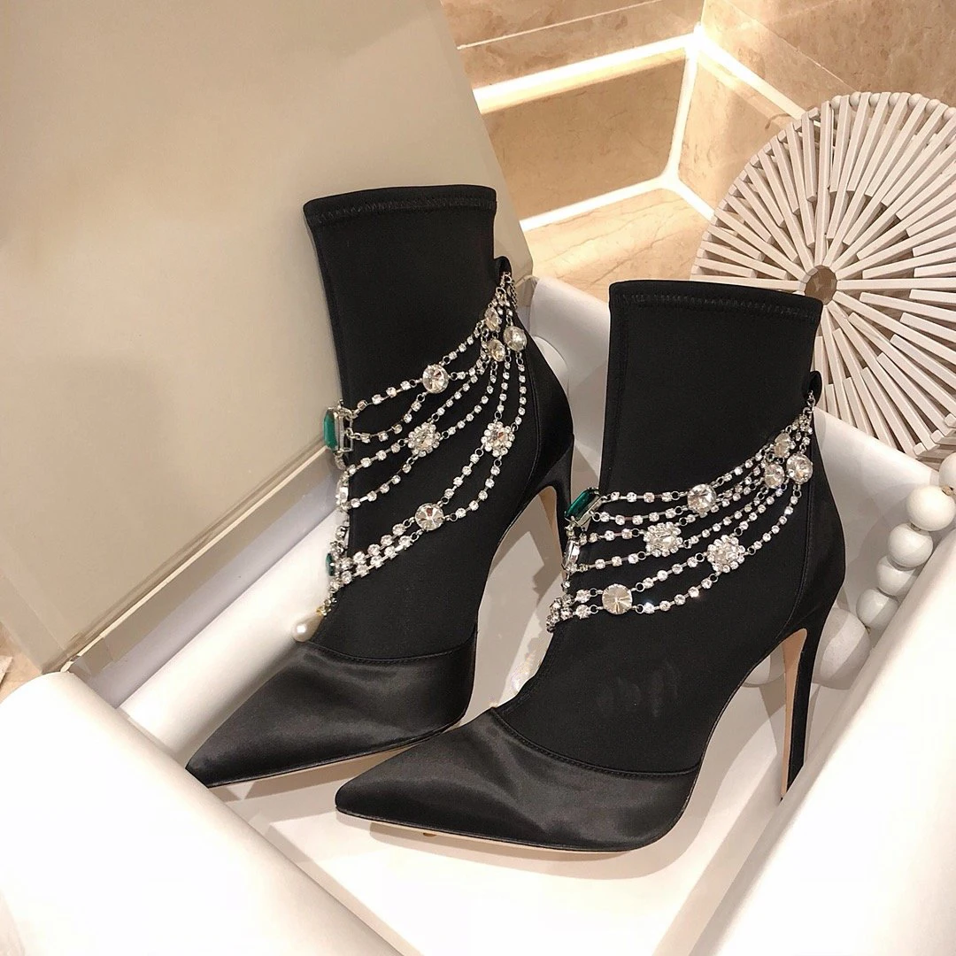 Scarpe donna/женские ботильоны; зимняя шелковая женская обувь на высоком каблуке 10,5 см с острым носком, украшенная кристаллами и цепочкой; зимняя обувь; Zapatos De Mujer