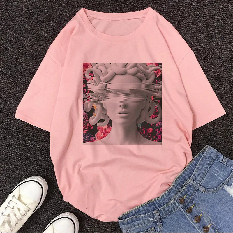 Голова Медузы превращает живых мужчин в камень на который вам разрешили