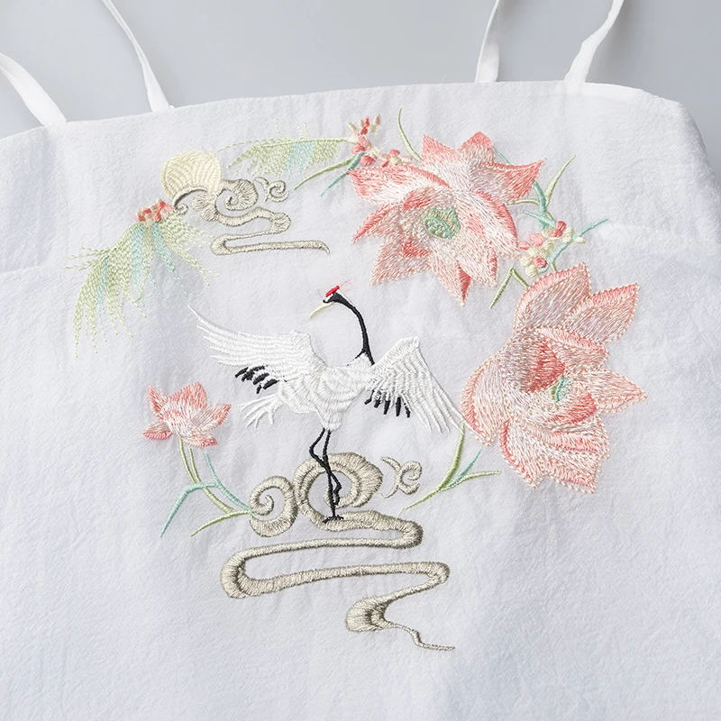 Женский топ Hanfu белый праздничный наряд с вышивкой изолированный Топ для