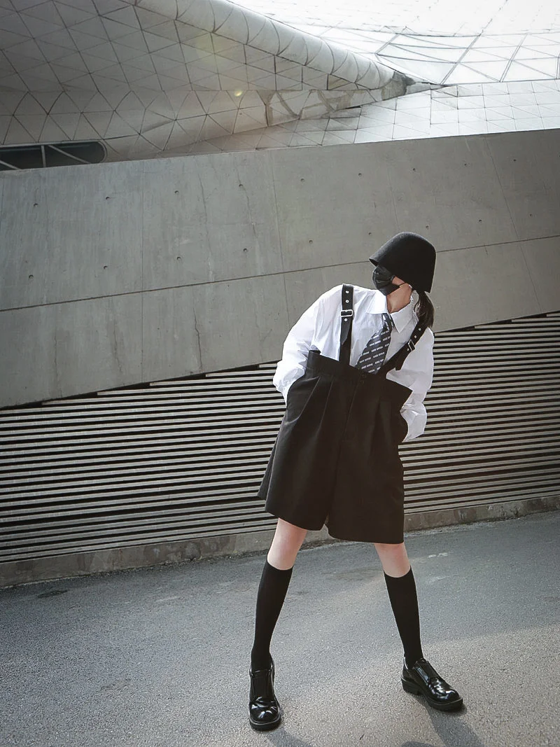 

[EAM] Women Black Pleated Strapless Wide Leg Shorts New High Waist Loose Fit Trousers Fashion Tide Spring Summer 2021 1T987