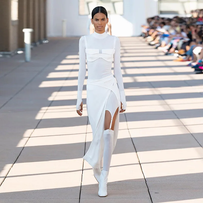 

Белый укороченный топ на бретельках и длинная юбка с запахом, комплект из двух предметов, уличная одежда, белый пикантный облегающий Топ без...