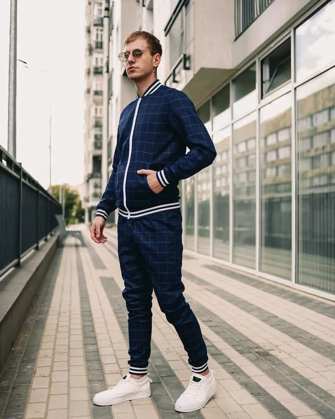 

Two Piece Autumn New Men's Sets fashion V-neck Jackets+Jogging pants Male Zipper stripe suit Boutique brand men clothing