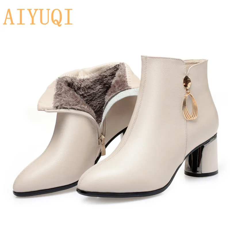 Beige fluff AIYUQI; Новинка года; зимние женские модельные ботинки из натуральной кожи; ботильоны в европейском и американском стиле на высоком каблуке; красные женские свадебные ботинки - Цвет: Beige fluff