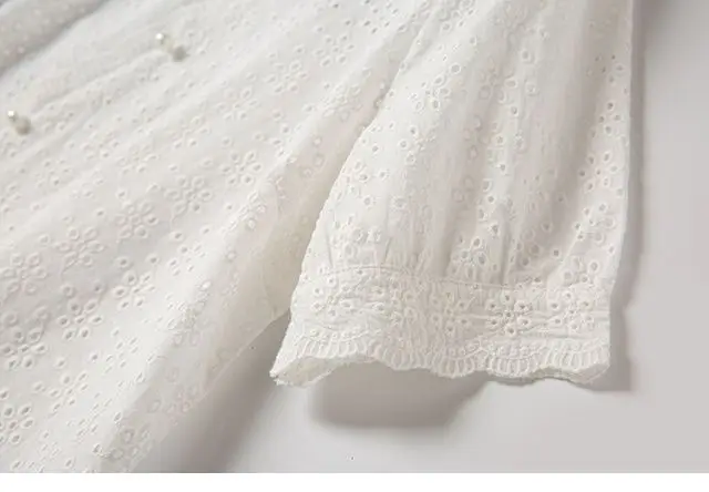 

2021 Summer New Short-sleeved V-neck Flower Hollow Single-breasted Casual All-match Pure White T-shirt
