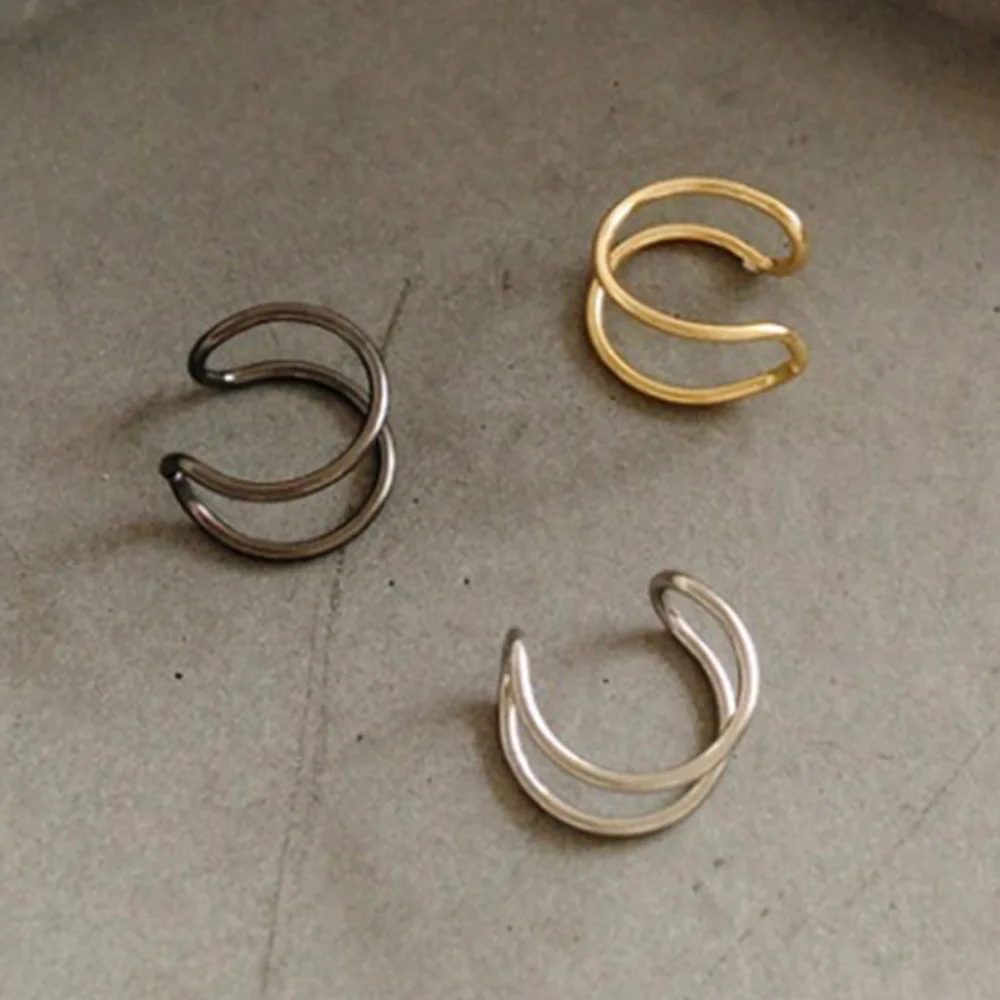 Простые геометрические серьги клипсы в стиле панк золотого черного и