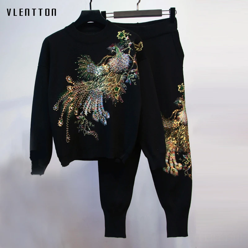 Женский трикотажный комплект из двух предметов пуловер с блестками и вышивкой