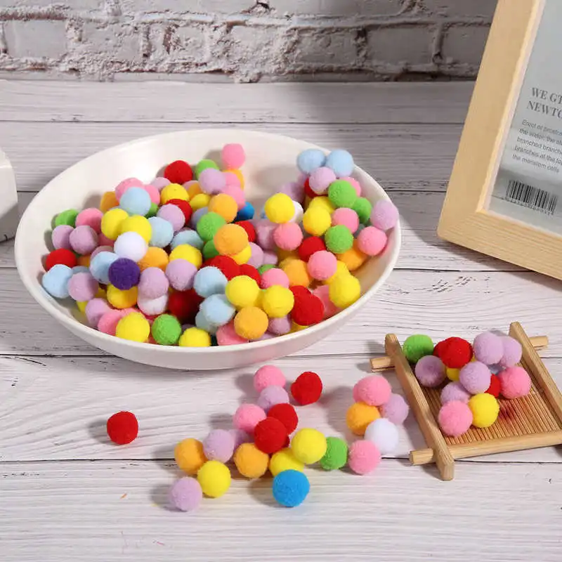 Нашивка из нетканого материала с плюшевым шариком + пушистые Помпоны набор