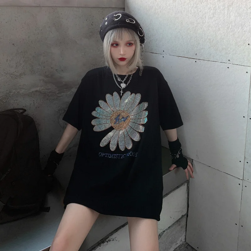 

Harajuku Style Hot Rhinestone T-shirt Female Daisy Heavy Industry New Loose Short-sleeved Shirt Mid-length Women Tops