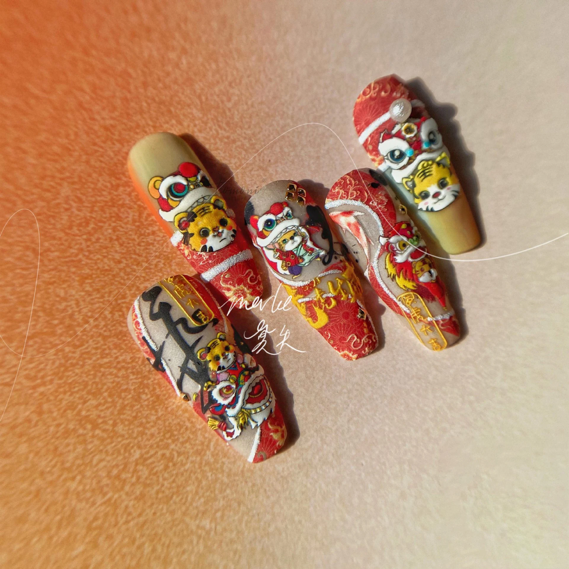 

Высококачественные милые наклейки для ногтей с тигром на удачу Модный китайский новогодний стиль дизайн ногтей декоративные наклейки