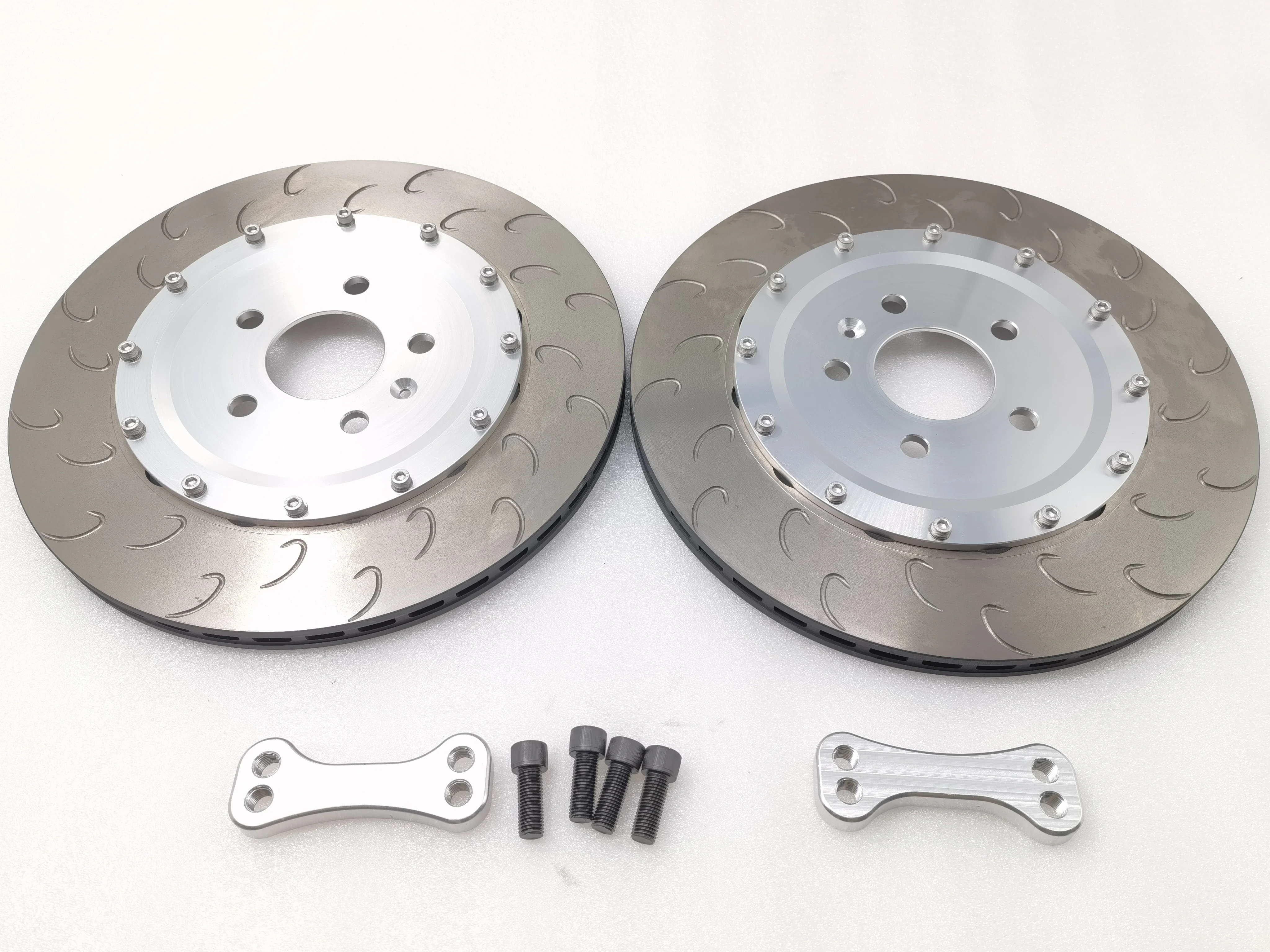 

Audi-A4L-B9 двигатель автомобиля заднего колеса комплектующие для тормозной системы 355X12 тормозного диска и центральный колпачок с алюминиевым кронштейном