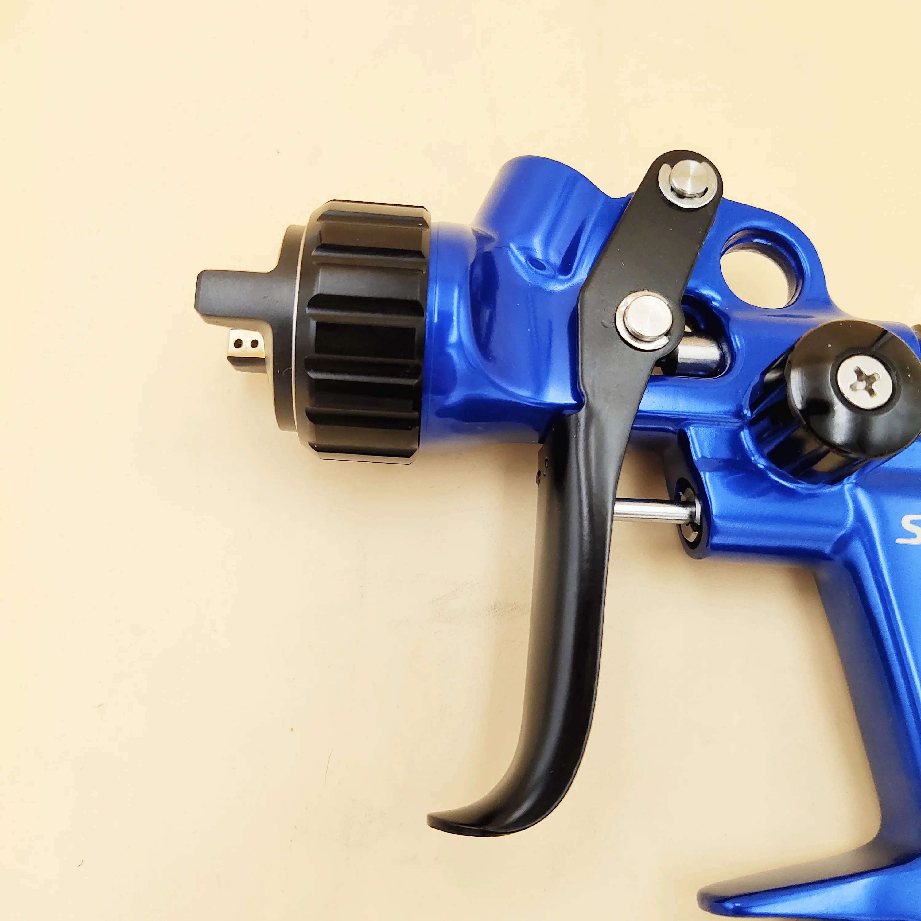 

New HIQ HVLP Spray Gun-1.3 Noz w/t 600cc tank for Car body pistol Painting tools Sprayer gun