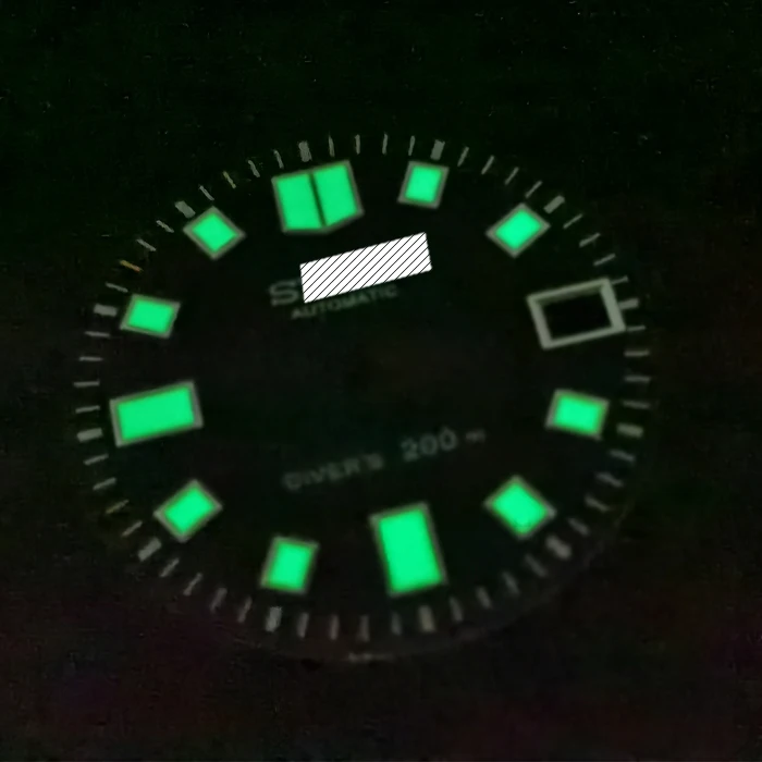

The abalone 6105 dial is suitable for SKX engineering NH35A movement dive watch modification Japanese C3 night light