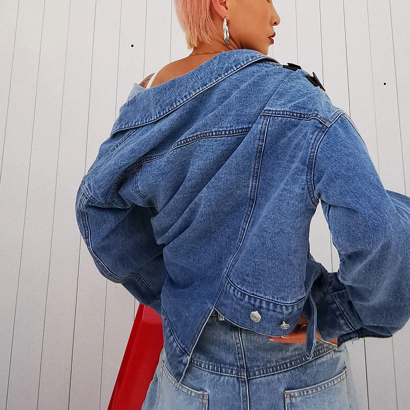 Женская джинсовая куртка TWOTWINSTYLE асимметричная с длинным рукавом разрезом 2020 |