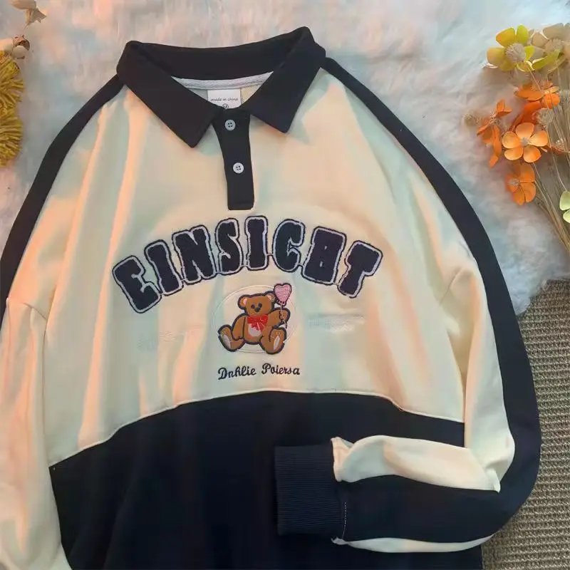 

Свитшот женский с вышивкой и надписью «Медведь»