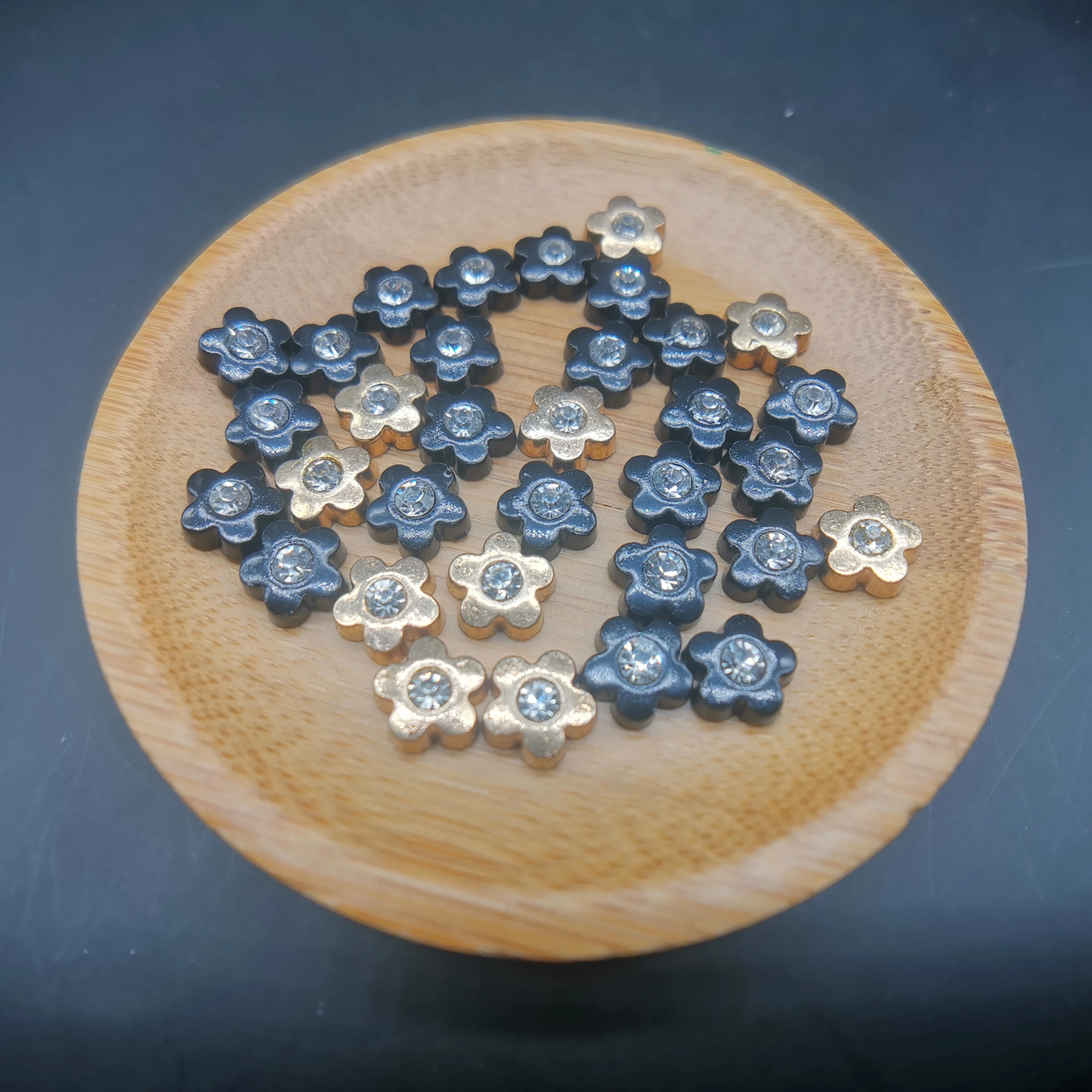 Серьги гвоздики в форме цветка горячая фиксация алмазные стразы 8 мм черные