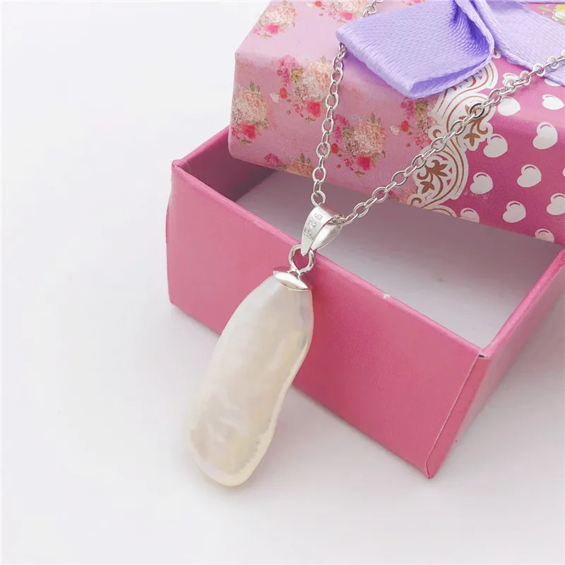 Очаровательное женское ожерелье с кулоном из натуральной кожи розовым