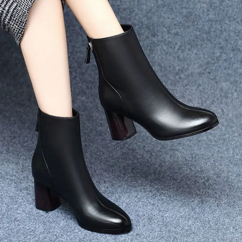 Размера плюс 35-52 хорошие новые ботинки до середины икры женские на дождливую