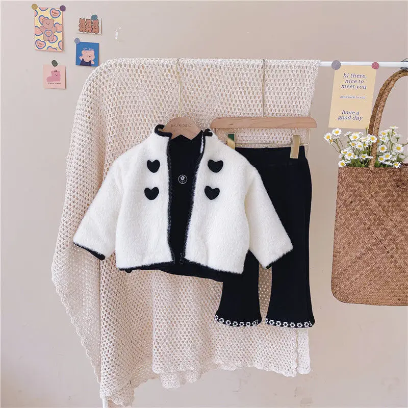 

Girls Quilted Padded Suit Autumn and Winter 2022 Love Printed Jacket + Black Flared Pants Children's Korean Cute Two Piece Suit