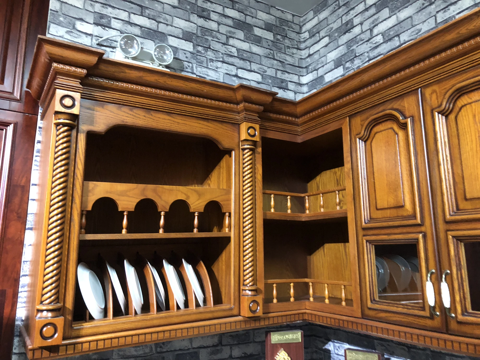 Высококачественный кухонный шкаф из твердой древесины в классическом стиле со