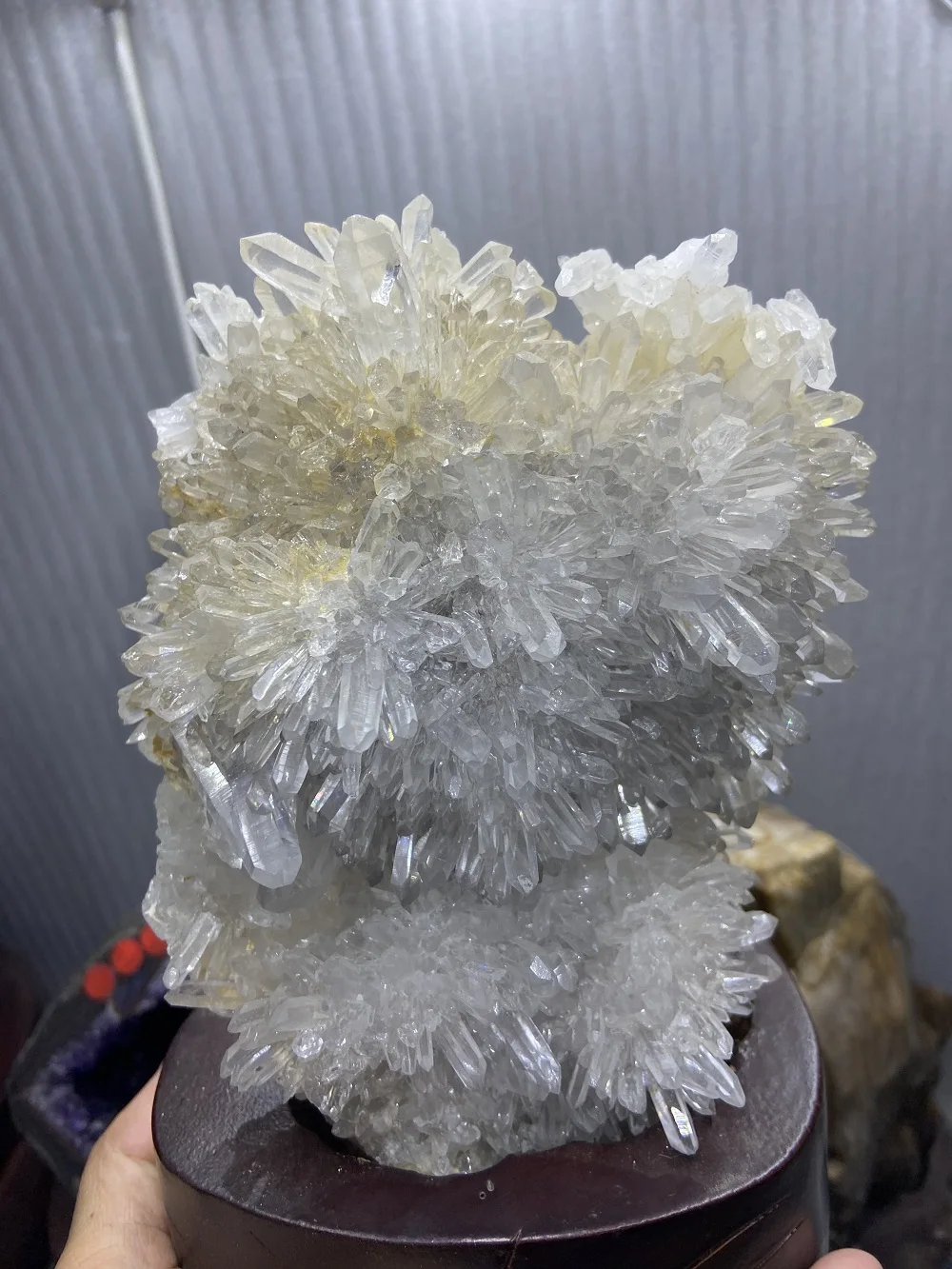 Природные белые кристаллы эритроточка минеральное украшение нунатака чакра