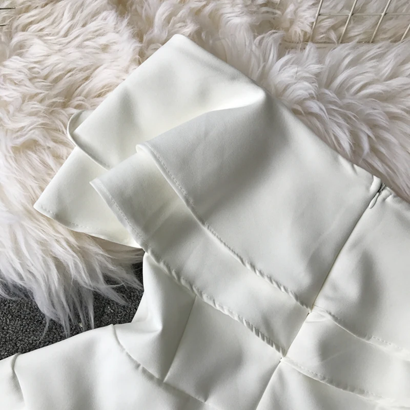 

Elegant Off Shoulder White Short Jumpsuits Women Summer Loose Ruffles Playsuit Female Casual Sexy Party Beach Wide Leg Romper