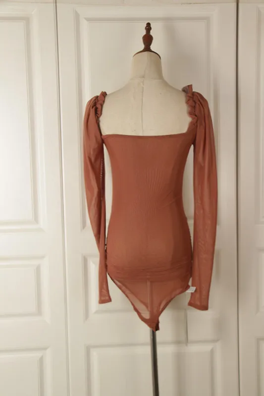 Весенняя французская нишевая ретро-футболка с квадратным вырезом и сетчатыми