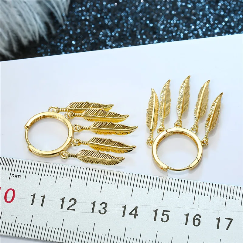 1 Пара винтажных золотых серег в форме перьев Европейские женщины уникальные модные многочисленные серьги на длинных листьях круглой формы ювелирных изделий.