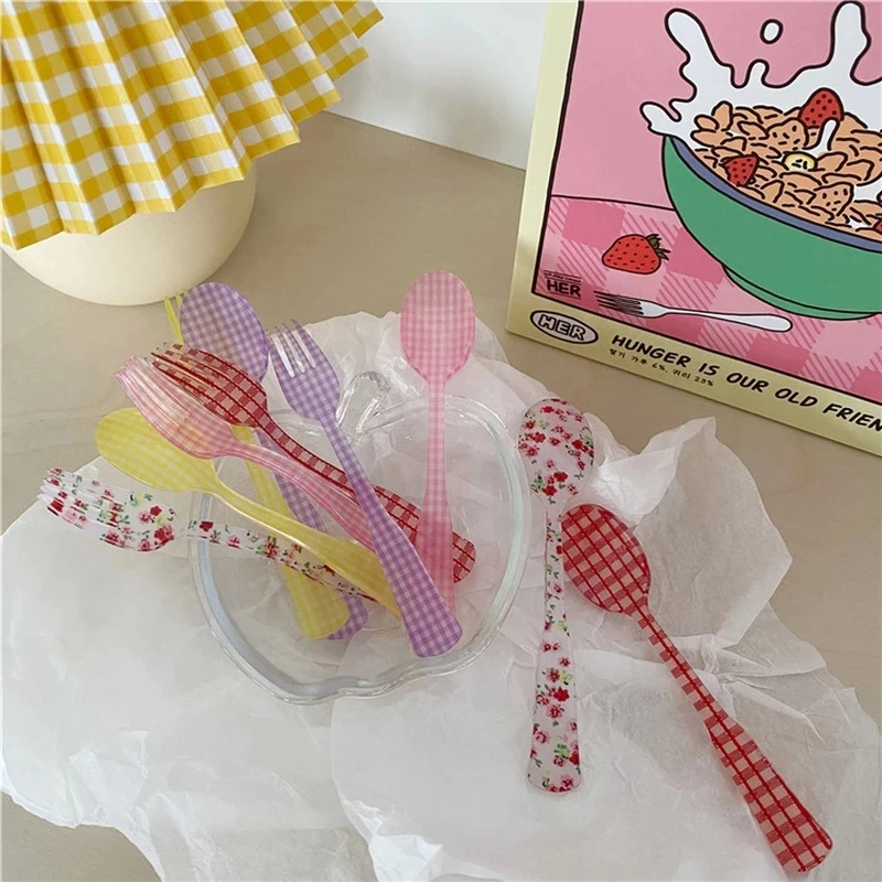 

1 Set French Style Retro Plaid Dessert Spoon and Fork Plastic Tea Coffee Mixing Spoon Vintage Drink Tableware Flowers Teaspoons