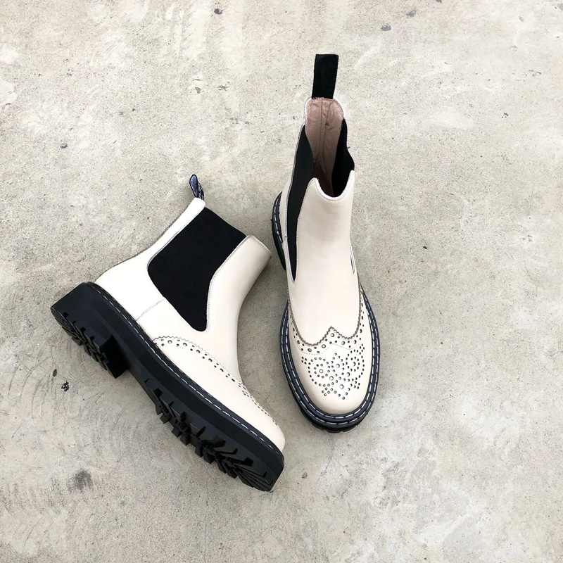 

2020 Flat Boots Women Fashion Genuine Leather Elastic Ankle Botas Mujer Shoes Woman Fretwork Ladies Short Martin Boots Black New