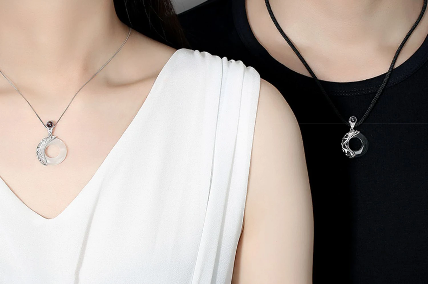 

Letter Necklace 100 Languages I Love You Projection Pendant Necklace Women Jewelry Set Peace Buckle Pendant Lovers Couple Gifts