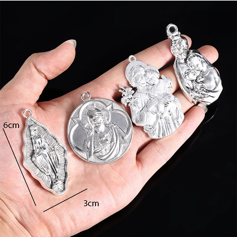 Большой посеребренный кулон в виде Дня святой католической Девы Марии и Иисуса |