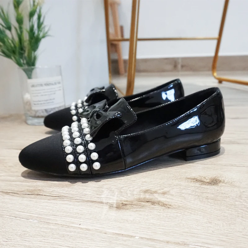Дизайнерские оригинальные туфли на плоской подошве с жемчугом милые женские в