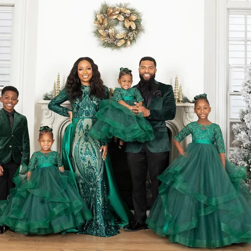 

2022 Hunter Green A-Line Ruffles Flowers Party Children Wedding Dress Kids Lace Appliques Half Sleeeves Girls Mom Casual Dresses