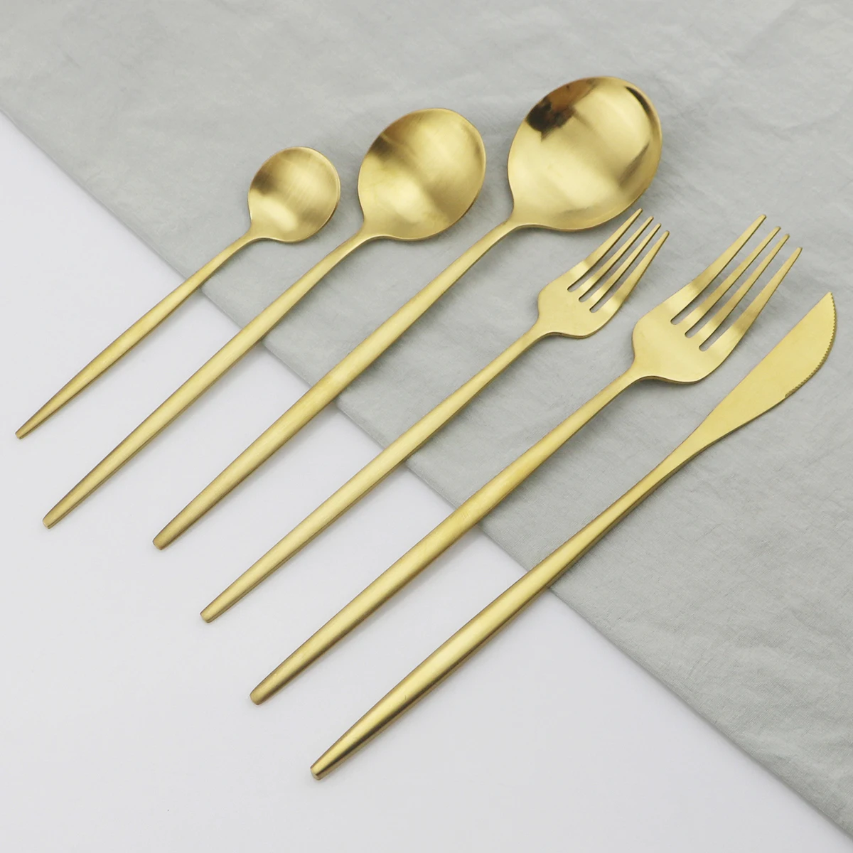 

6Pcs/Set Gold Cutlery Set Knives Dessert Fork Spoon Flatware Set Stainless Steel Dinnerware Set Kitchen Tableware Silverware Set