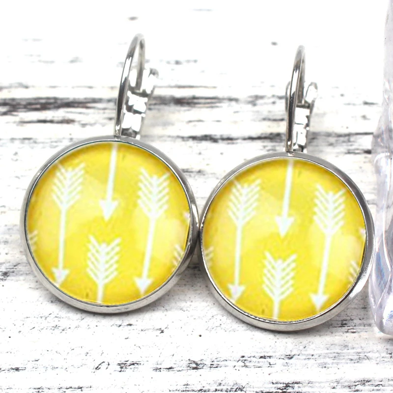 Милые яркие цветные серьги ручной работы со стрелкой фото кристаллом подвеской