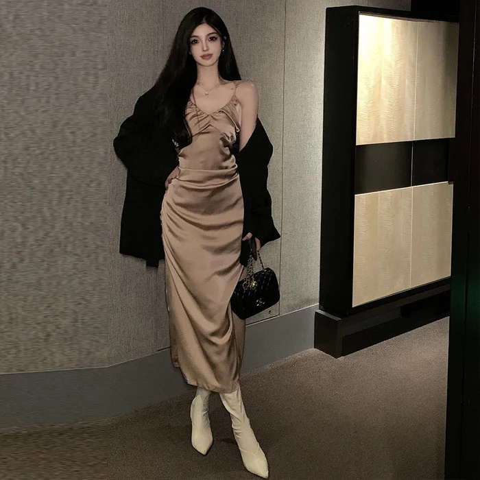 

Autumn Pure V-neck Pleated Suspender Skirt Suit Jacket Two-Piece SetNuyoah