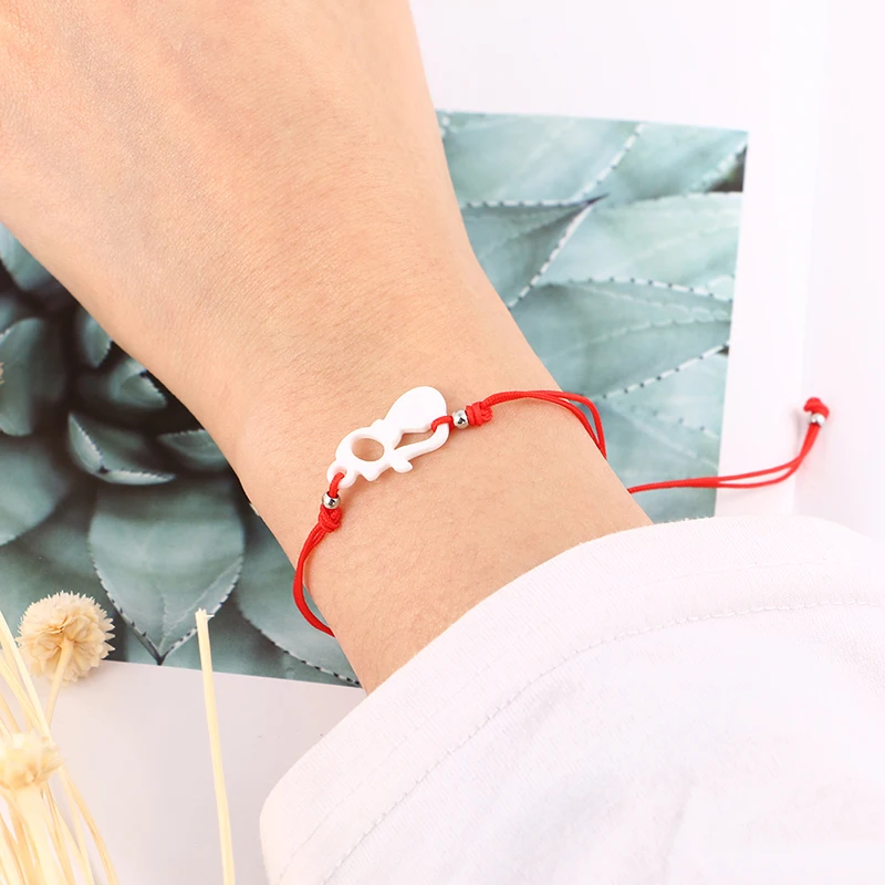 Браслет ручной работы из разноцветной веревки с котом на удачу регулируемый