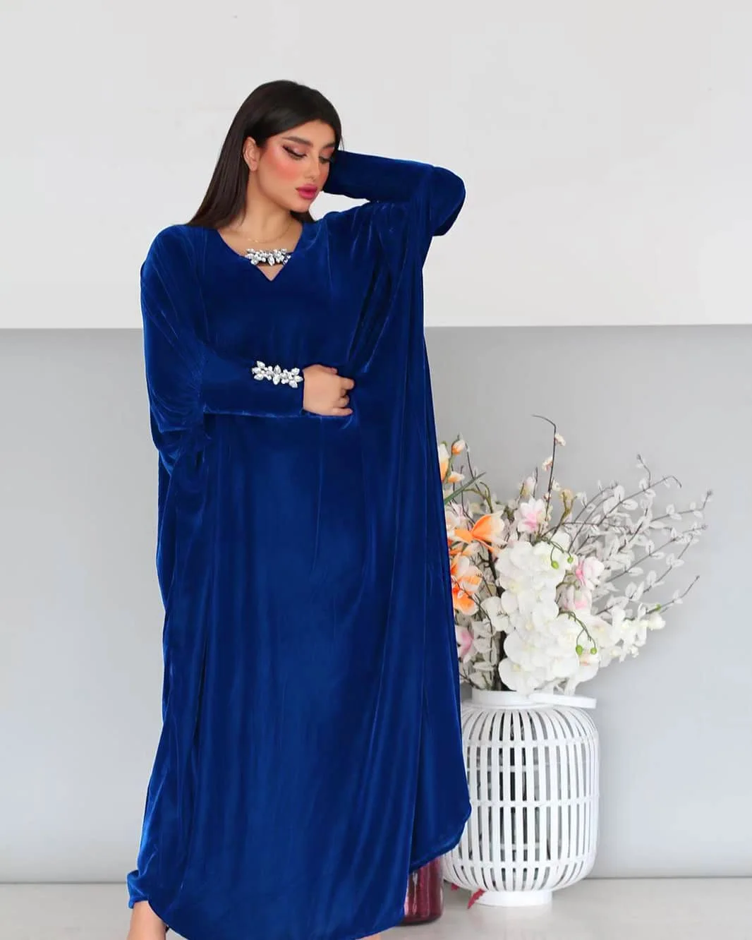 

2021 New Blue Noble And Gorgeous Diamond-Studded Gold Velvet Shiny Bat Sleeve Abaya Dubai Eid Kaftan Muslim Ladies Clothing