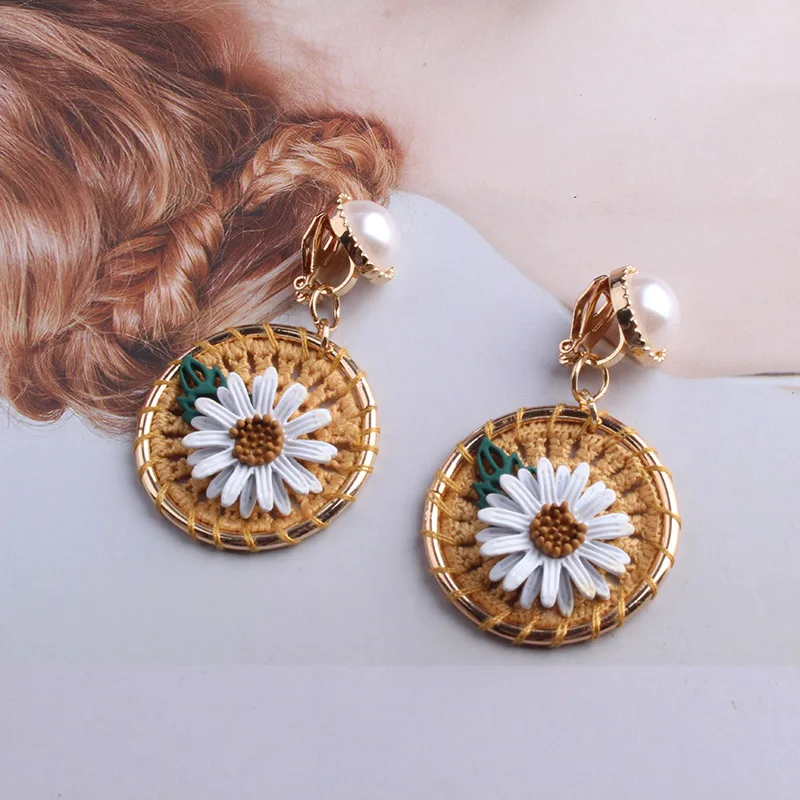 Женские акриловые серьги клипсы в виде лепестков летние пляжные Корейском стиле