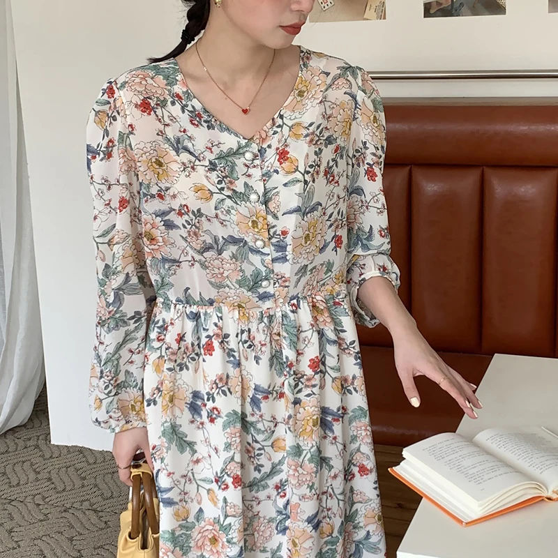 

Traf sweet V-neck Pearl single-breasted chiffon floral dress 2022 spring new loose slim temperament bubble long sleeve skirt