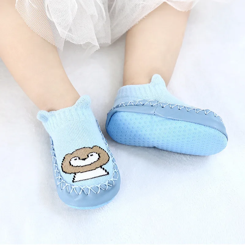 Blue Игрушка в виде животного для детской кроватки для маленьких мальчиков и девочек малыш новорожденный младенец мультфильм мягкая подошва Нескользящая Милая теплая обувь для малышей с изображением животных - Цвет: Blue