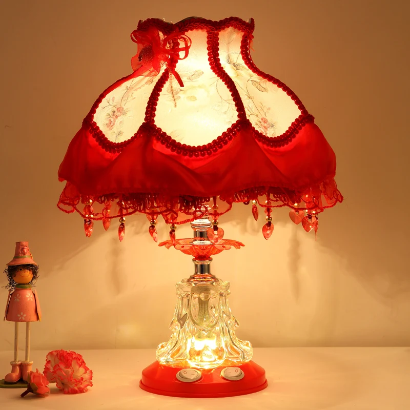 

Милая прикроватная лампа в европейском стиле, домашняя теплая романтическая креативная маленькая настольная лампа для свадебной комнаты, ...