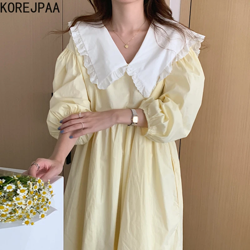 

Женское платье с пышными рукавами и кукольным воротником, свободного покроя
