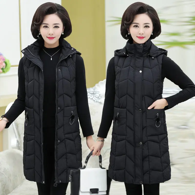 

Зимний жилет для женщин среднего и старшего возраста, новая куртка большого размера, пуховая хлопковая безрукавка с капюшоном, модное длинн...