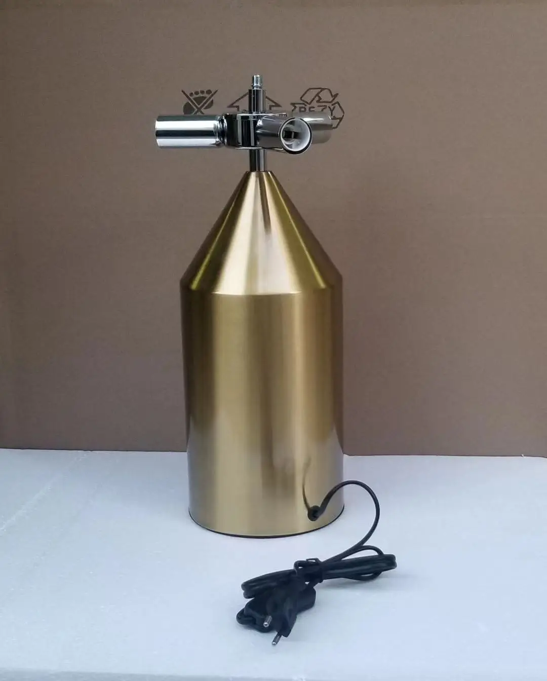 Скандинавский Утюг настольная лампа дома деко для Спальня Настольный светильник