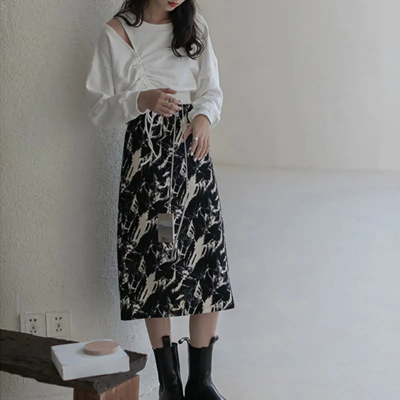 

Spring and summer 2021 new fashion high waist slim mid length skirt split black buttock A-line skirt for women