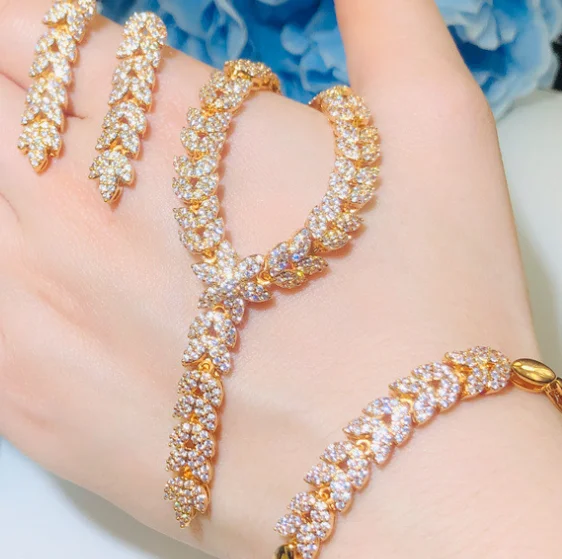 

YVV19 Full Gem Star Pendant Necklace Valentine Eye Zircon Item Round Female