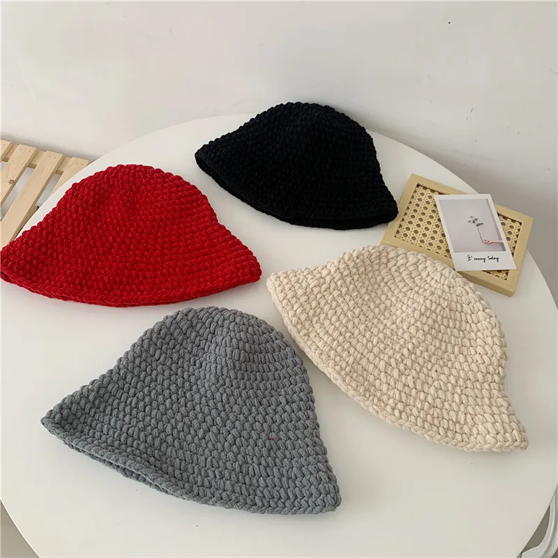 Панама из грубой пряжи женская однотонная утепленная вязаная крючком шерстяная