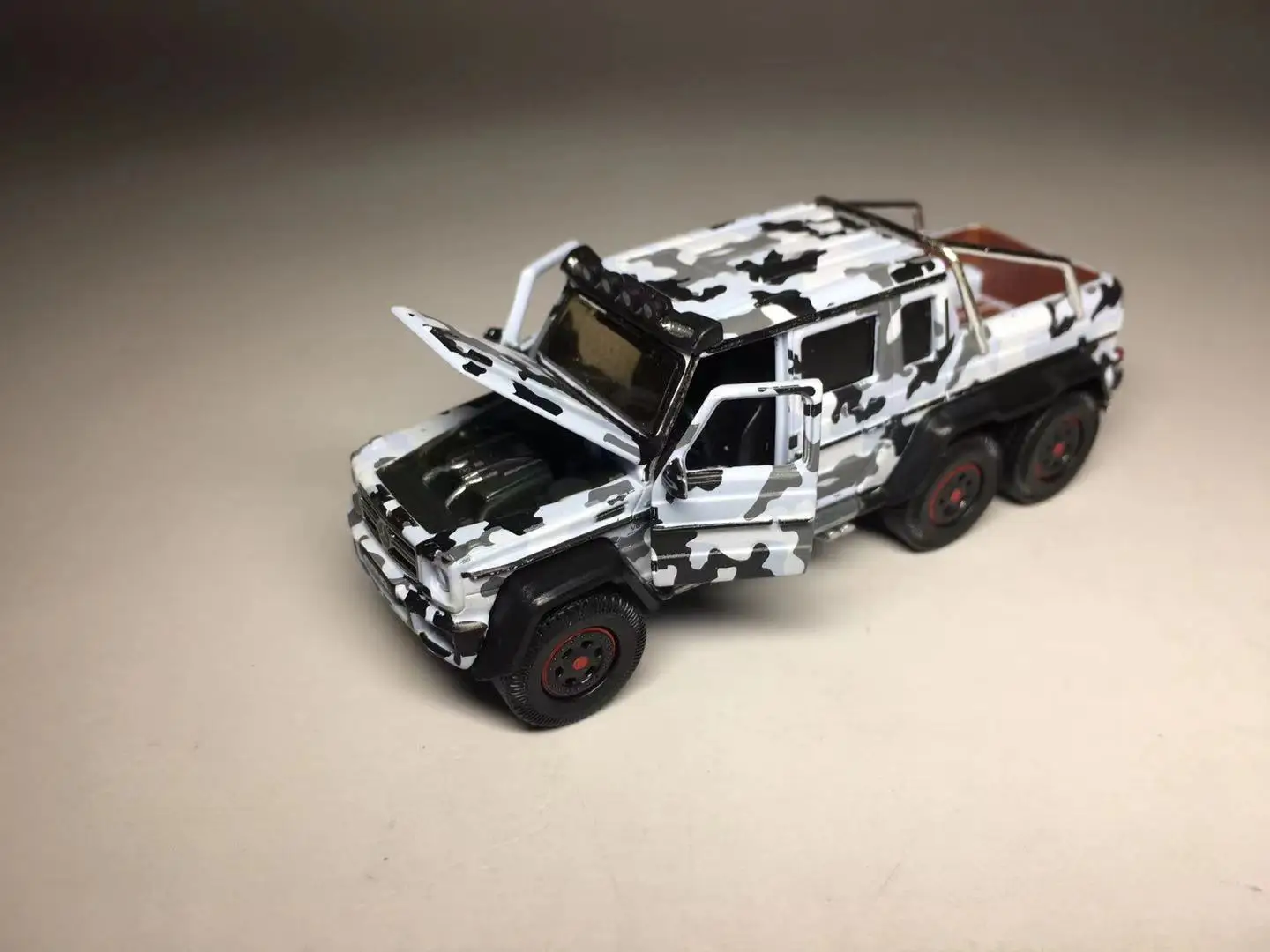 Камуфляжная модель автомобиля ERA 1/64 G63 AMG 6x6 черно белая|Наземный транспорт| |